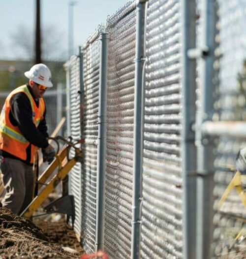 RentAFence-301836-Construction-Worker-Fence-blogbanner1-1080x628